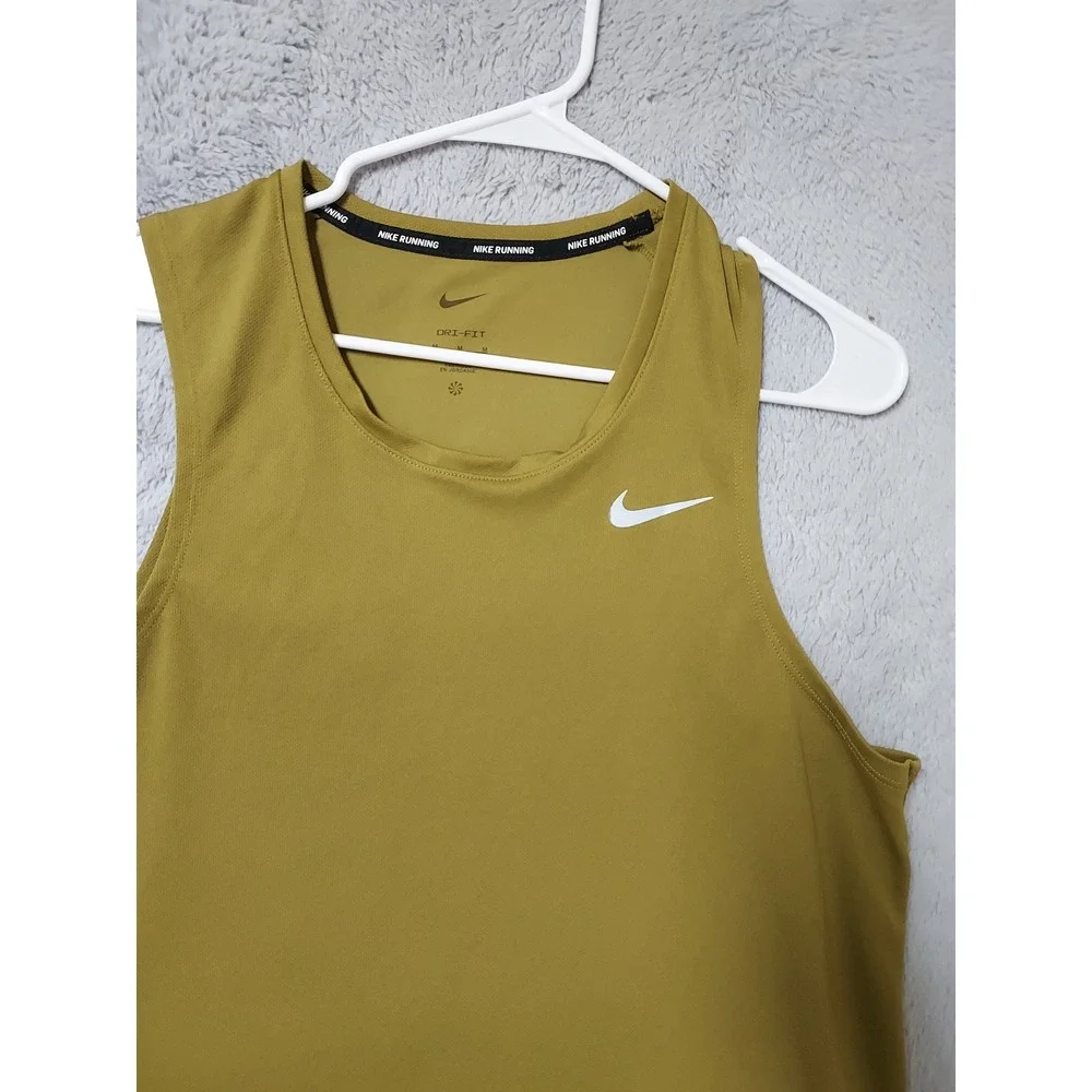 Nike item excellent